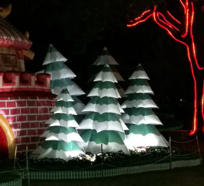Lifelike Inflatable Christmas Pine Tree with Snow