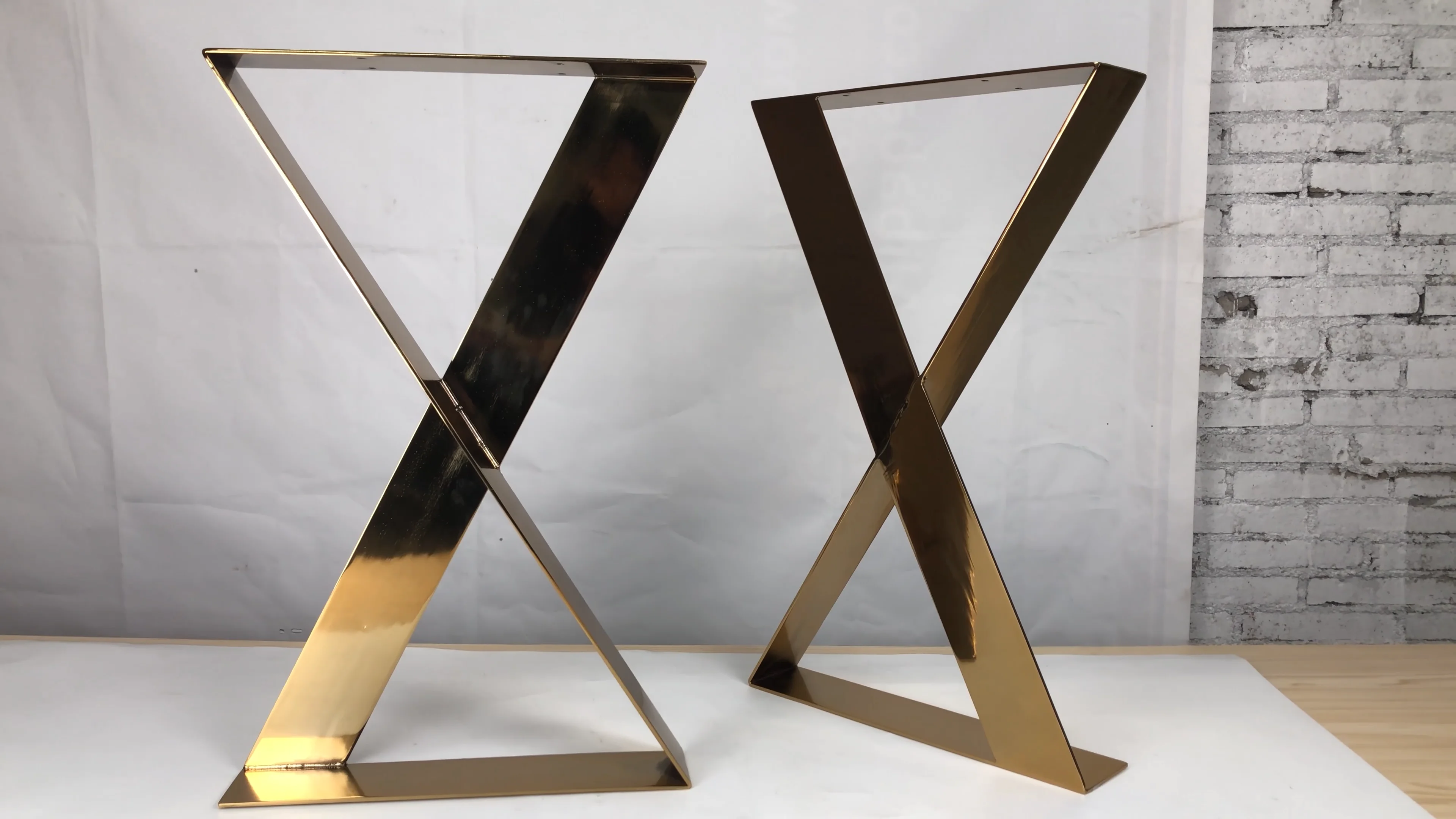 中国定制高品质的现代工业 x 形不锈钢桌腿出售