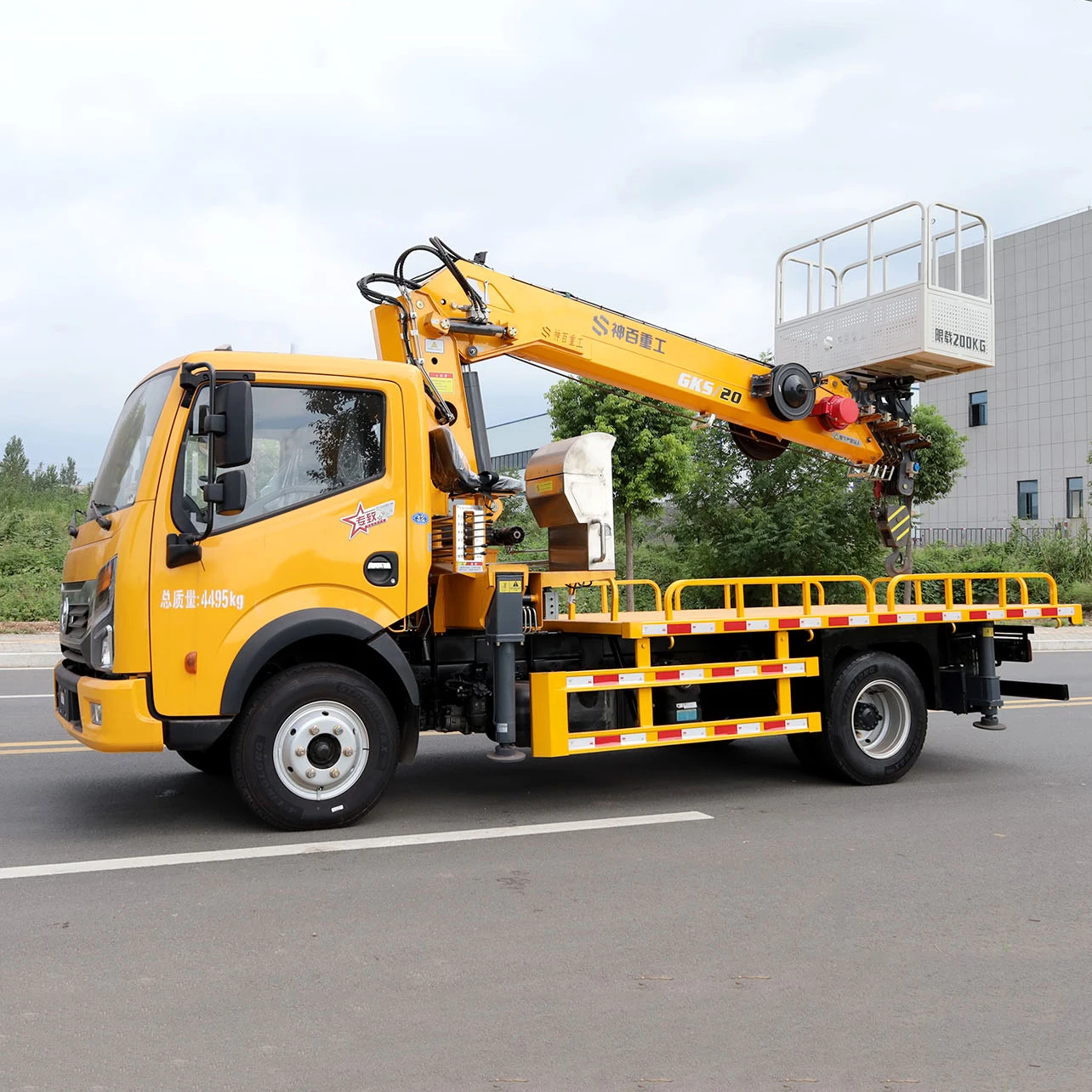 Dongfeng 4X2 Wrecker Towing Truck 8ton Telescopic Boom Crane Insulated Arm Aerial Work Truck