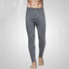 Uomo grigio scuro