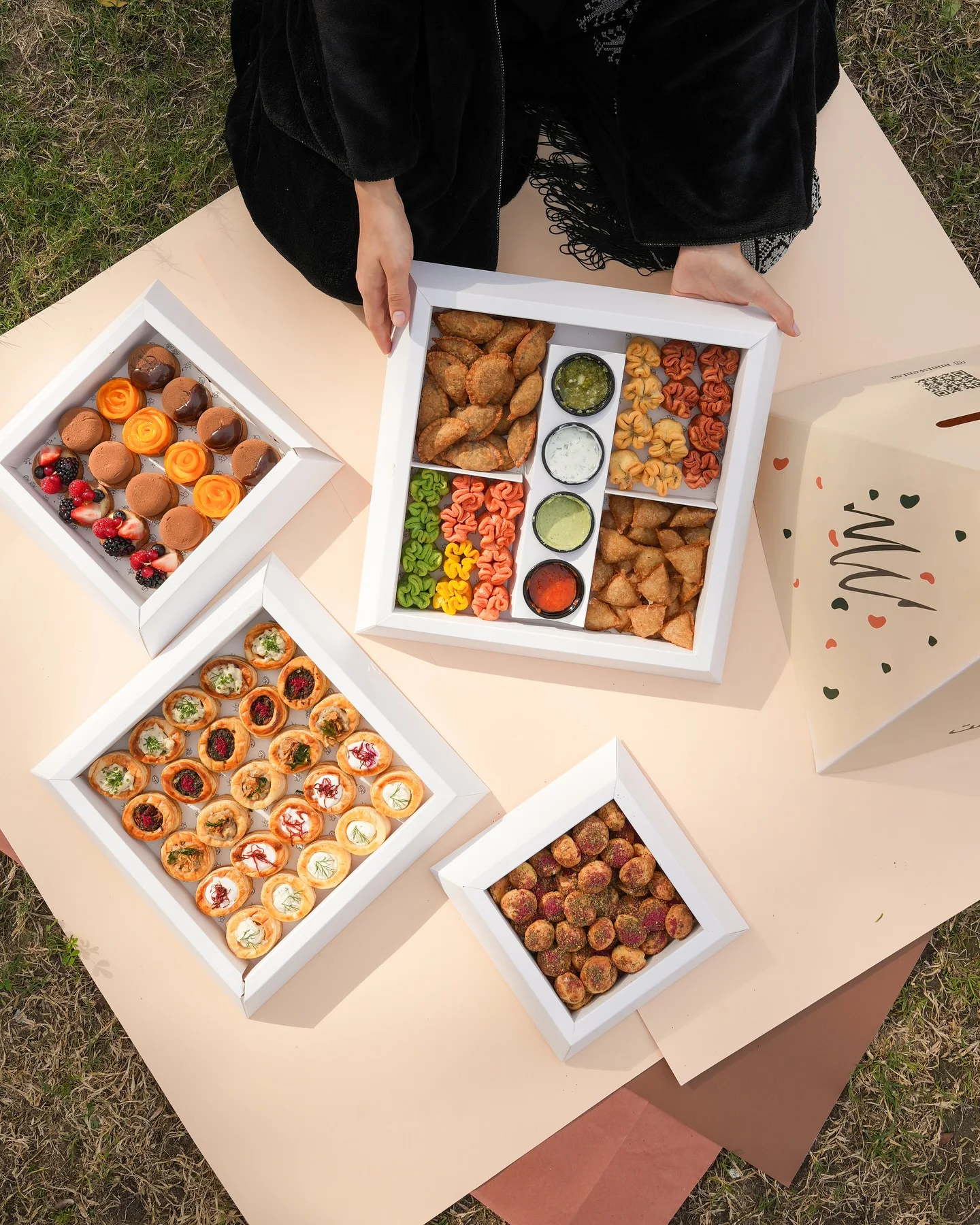 New Custom Eco Arabic Style Pyramid Shape Food Box Takeout Snack Sweet Bakery Dessert Pastry Basbousa Pyramidal Box Packaging