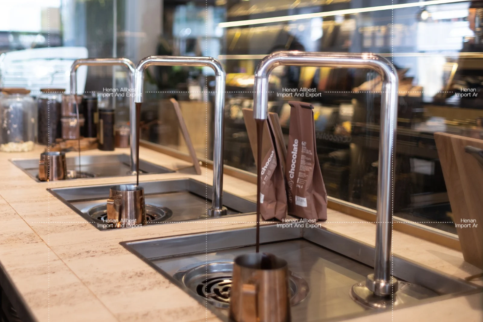 Small Automatic Chocolate Machinery Small Chocolate Tempering Machine Portable Hot Chocolate Dispenser