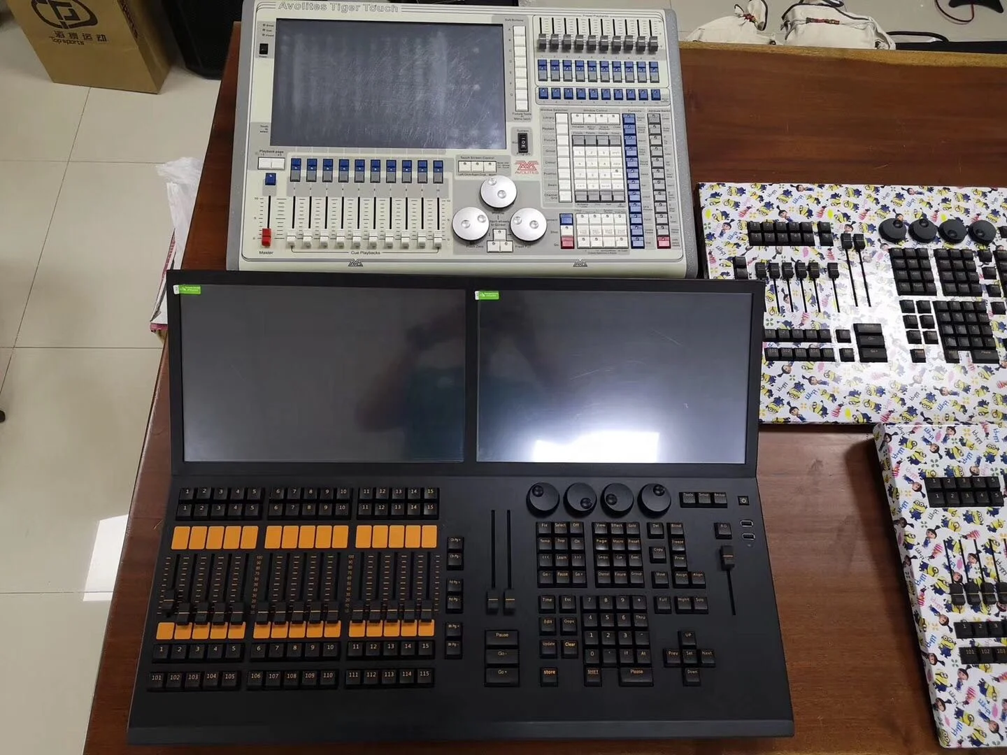 Onpc 2 Touched Screen Small and Cheap Fine Line Naughty Horse Stable Lighting Console