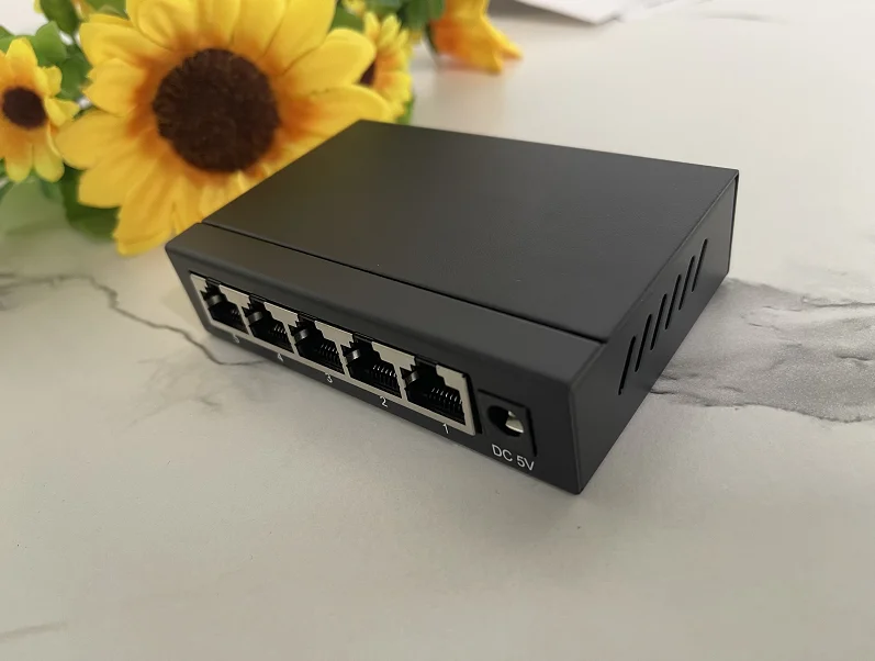 OEM ODM Unmanaged Gigabit Ethernet POE 5 Port 10/100/1000Mbps Network ...