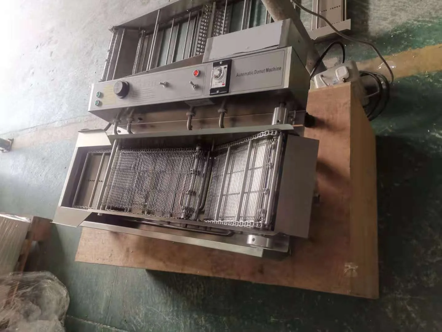 Automatic Continuous Snack Donut French Fries Frying Conveyor Belt Deep Fryer Machine
