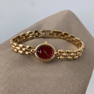 2026 New Medieval Exquisite Temperament Gold Red Oval Small Dial Fashionable Niche Women's Quartz Watch