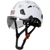 Un casco blanco con visera ahumada