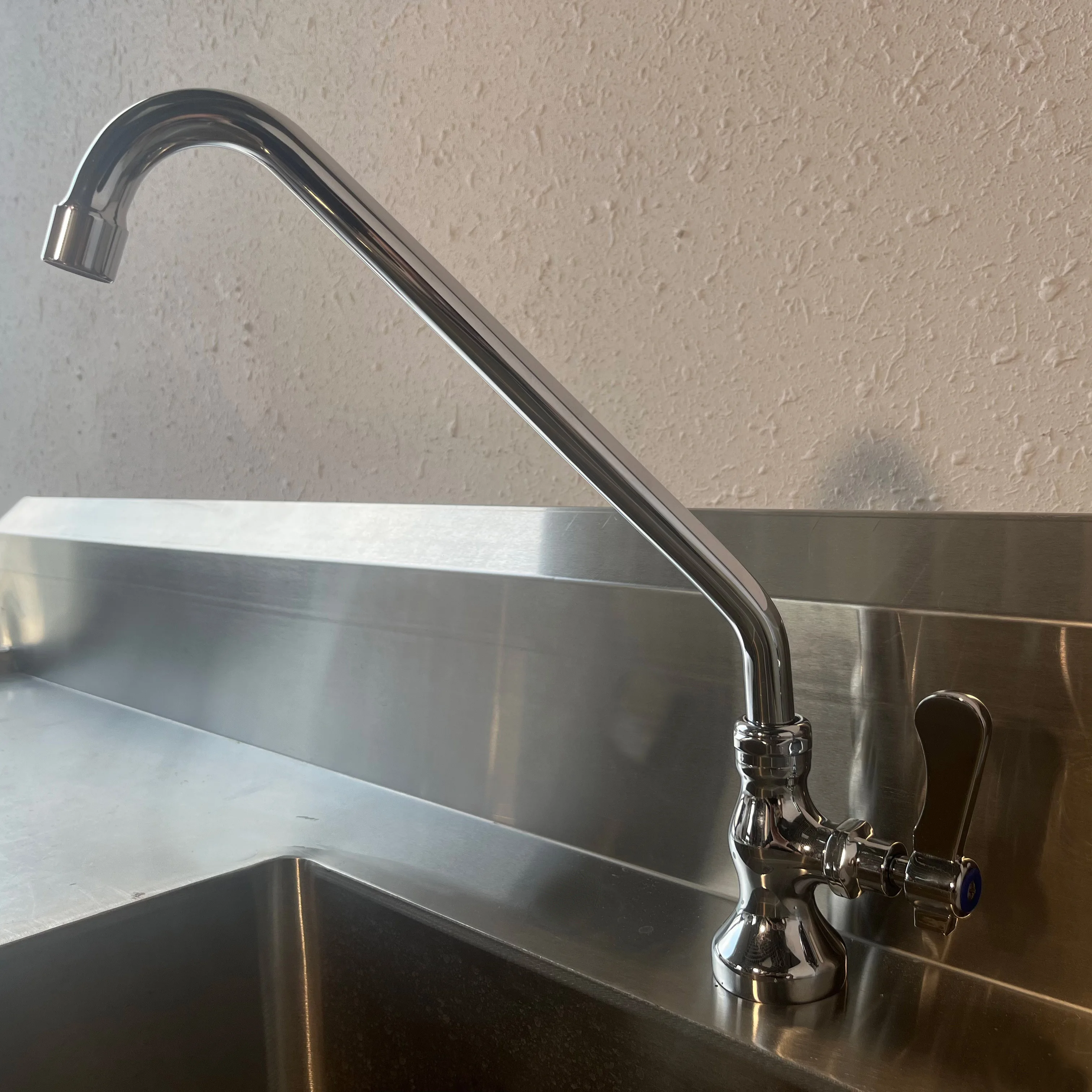 European Retro Single Handle Kitchen Faucet Basin Modern Brass SUS304 Sink Taps Faucet French Style for Commercial Kitchen Use factory