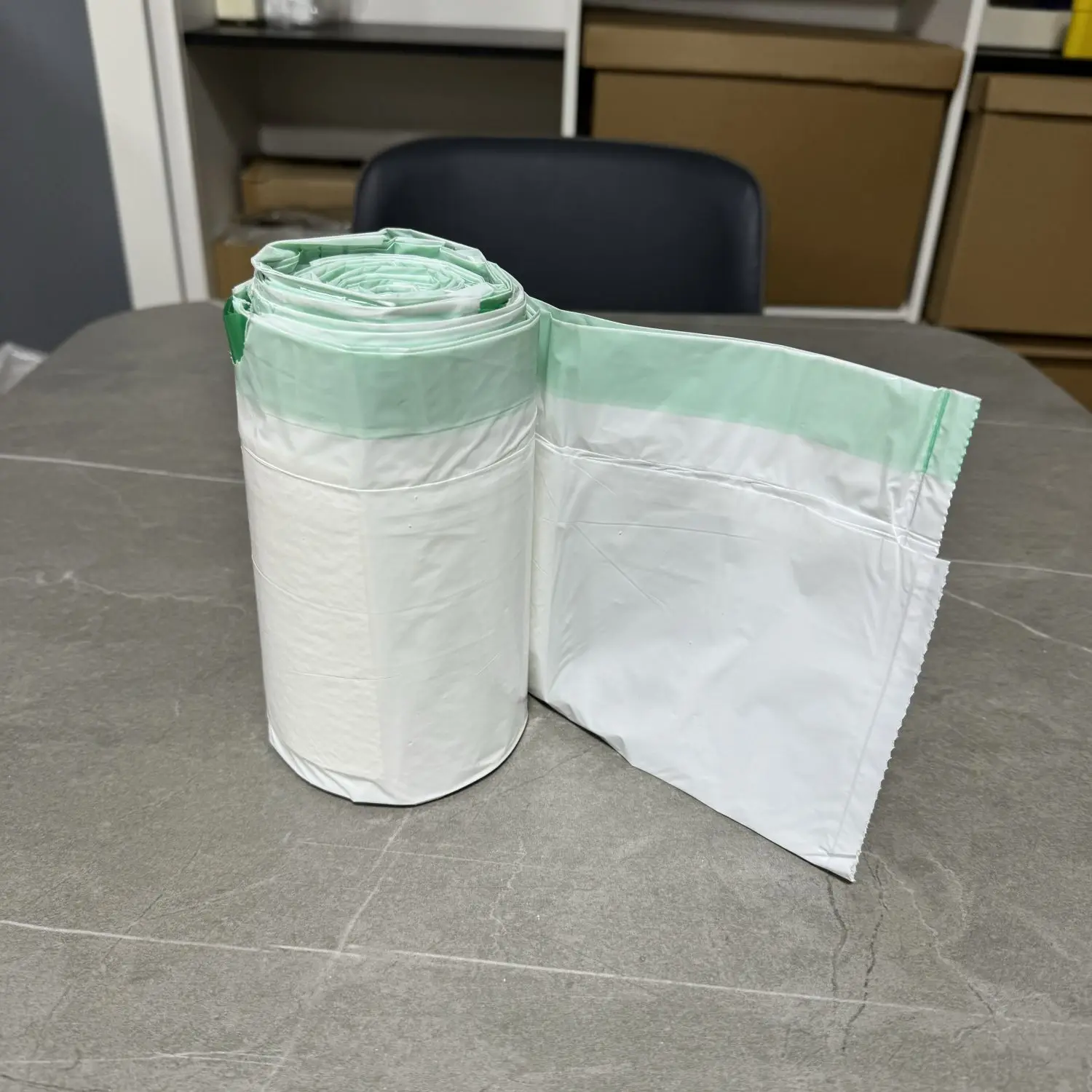 Disposable Plastics Toilet Bedpan Bags Vomit Absorbent Commode Liners With Super Absorbent Pads