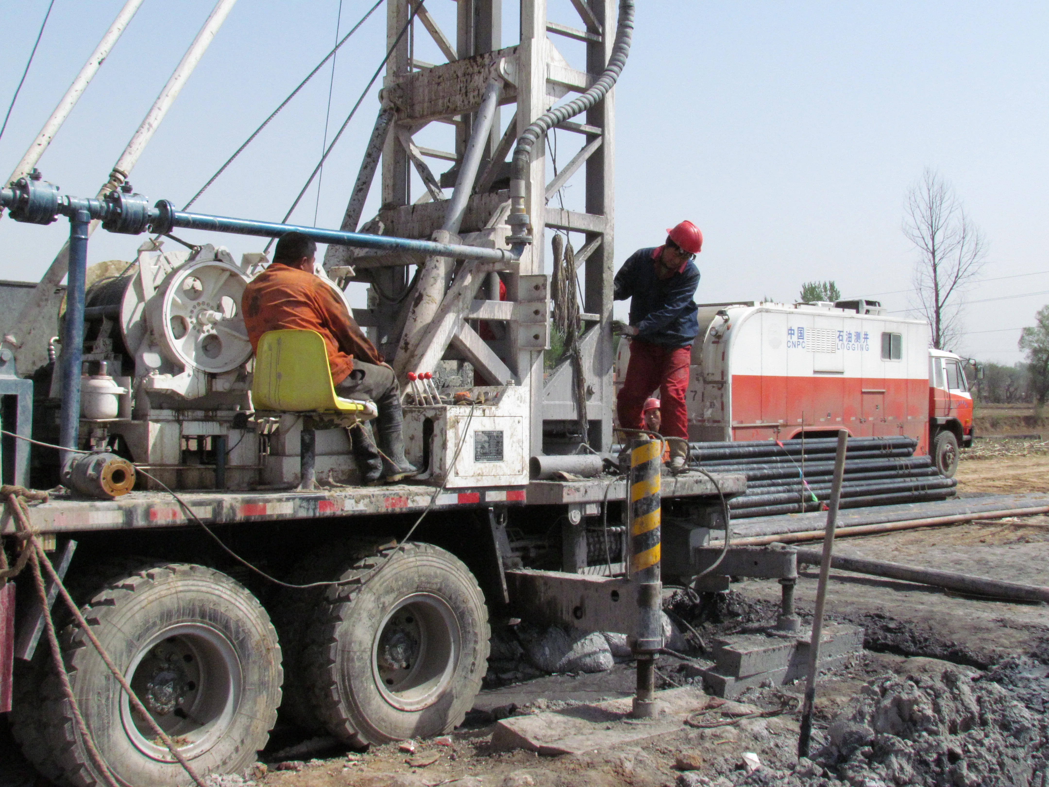 8x8 Chassis High Hook Load Workover Rig Truck 380V/220V Drilling Rig for Swamp Environment Operations