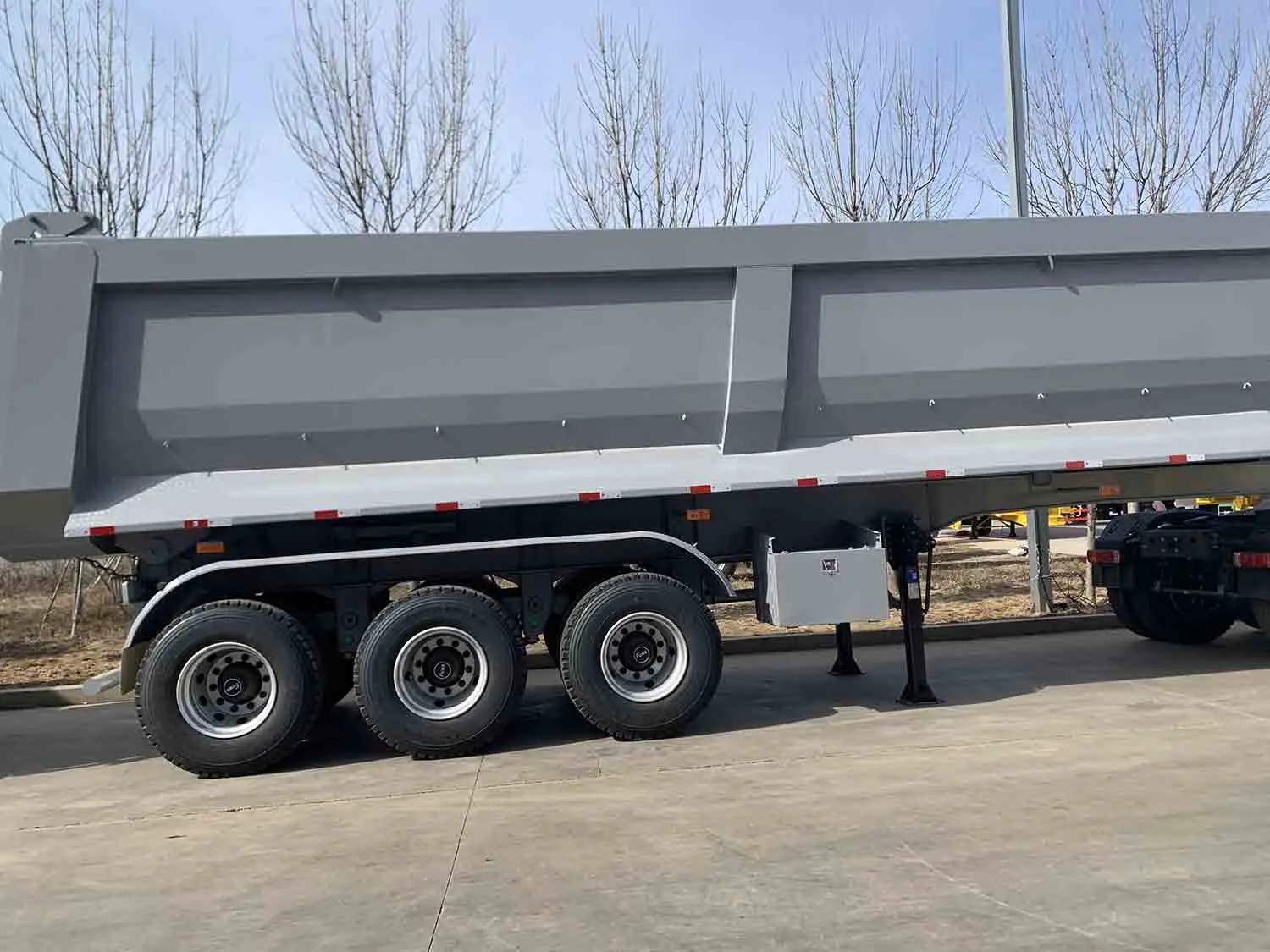 Vehicle Master 3 Axles 45cbm 40 50 60 Ton U-shaped End Rear Tipper Dump Semi Truck Trailers for Sale