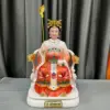 Robe colorée de la reine mère creuse
