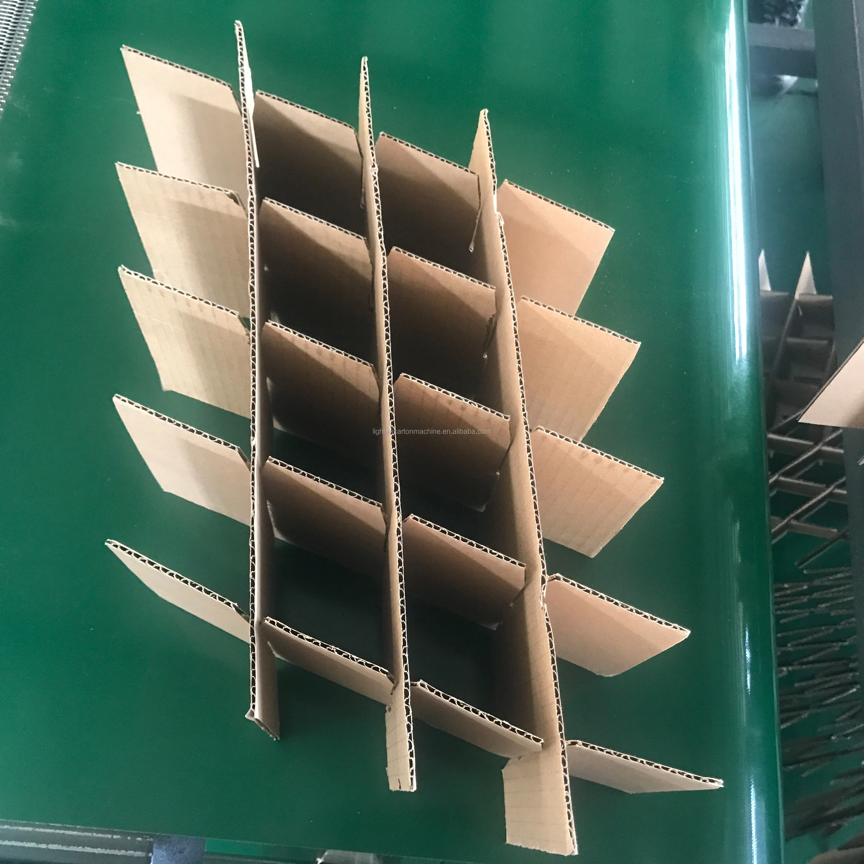 Automatic Corrugated Cardboard Partition Box Clapboard Machine