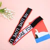 Amour fond noir avec bords rouges