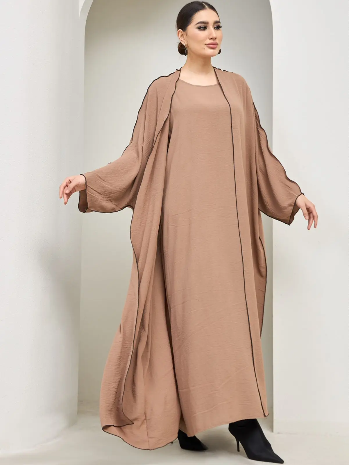 Abaya Chic à Bordure Contrastée – Taille Unique – Grossiste Turquie & Sourcing Monde Grossiste Turquie