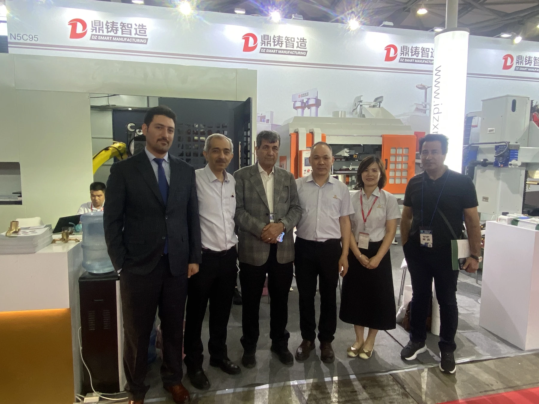 سیستم های صیقل خودکار CNC با فشار پایین برای تولید صنعتی صیقل لوازم بهداشتی لوله کشی آب سنج یا بدن شیر 23