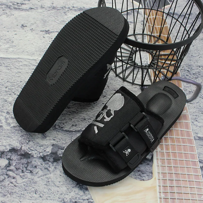 High Quality Summer Sandal Skull Design Rock Roll Style Flat Outdoor Casual Slides Rubber Insole Light Feature Upper Men Shoes
