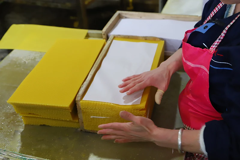Wholesale Beekeeping Beehive Supplies Organic Bee Wax Sheets Beeswax Foundation Sheet 9