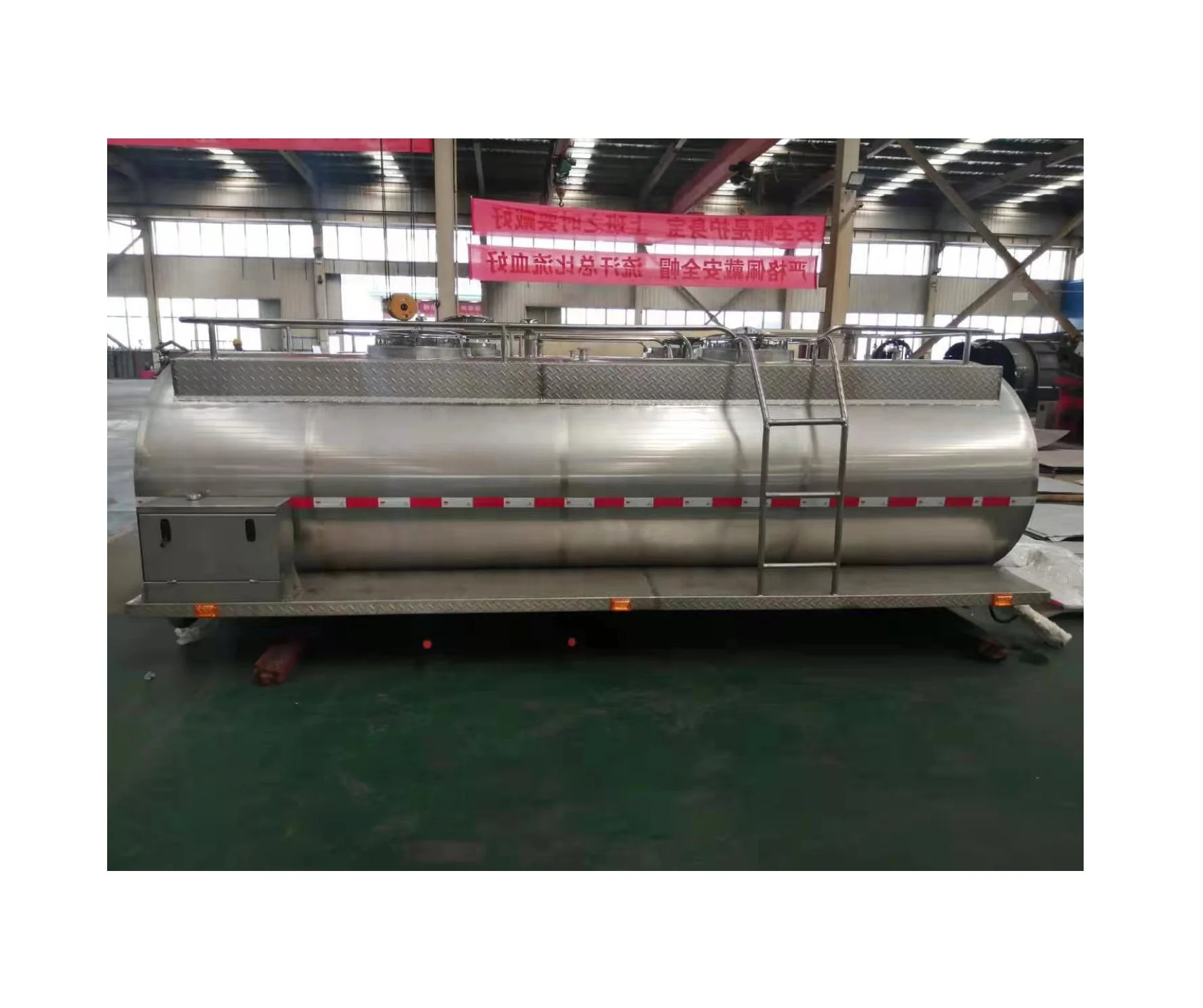 Грузовик для транспортировки овечьего молока на 8000 литров из Кении