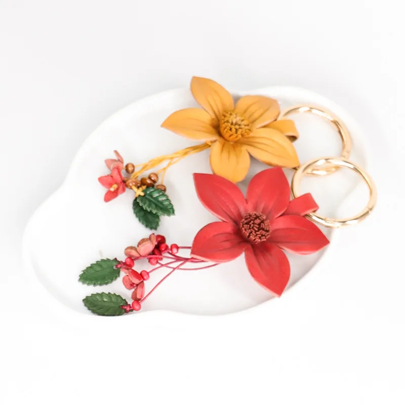 Portachiave in cuoio forma di fiore con immagine religiosa per Natale