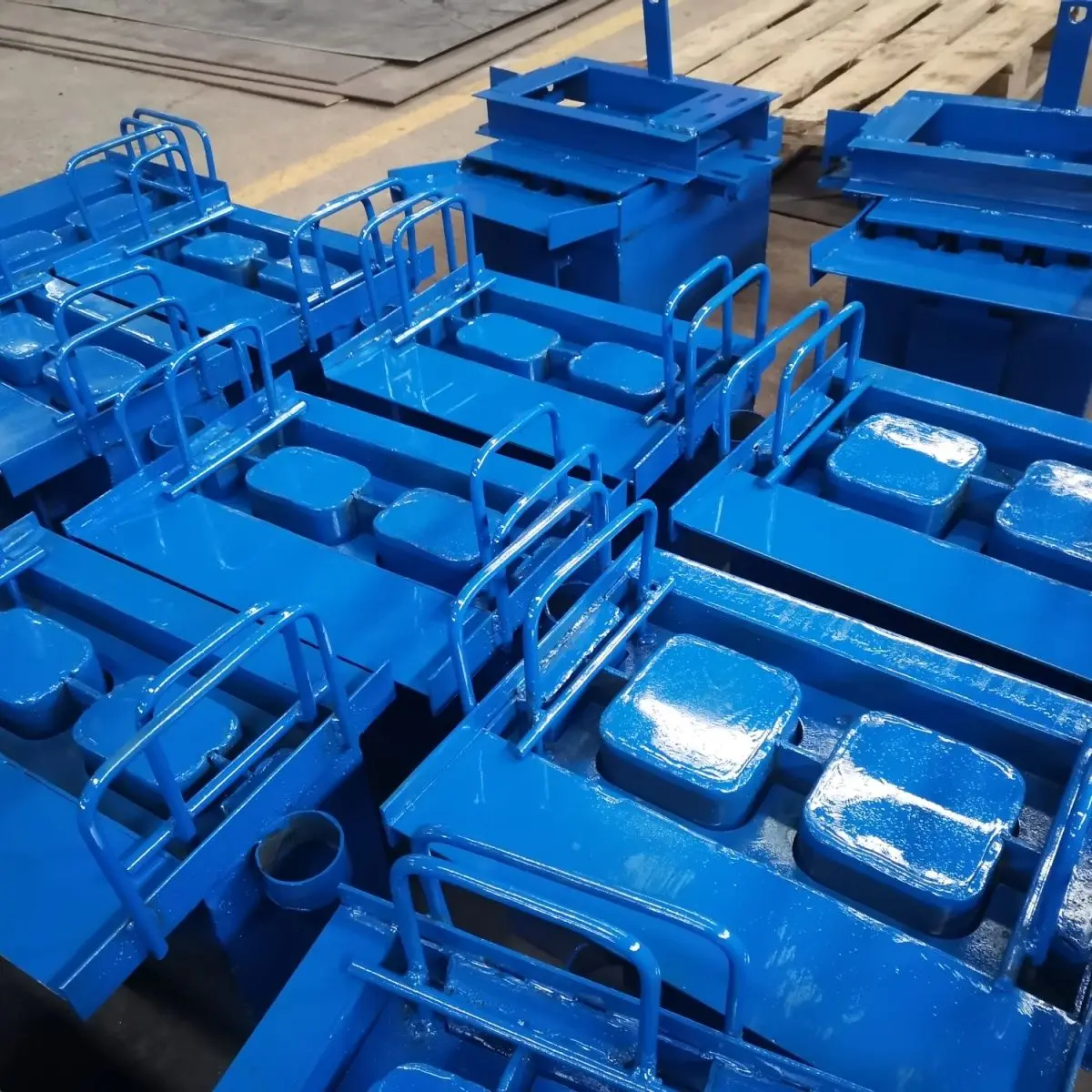 Motorized Manual Hollow Block Making Machine Concrete Retaining Wall Mold for Cement Brick Production Focused on Raw Material