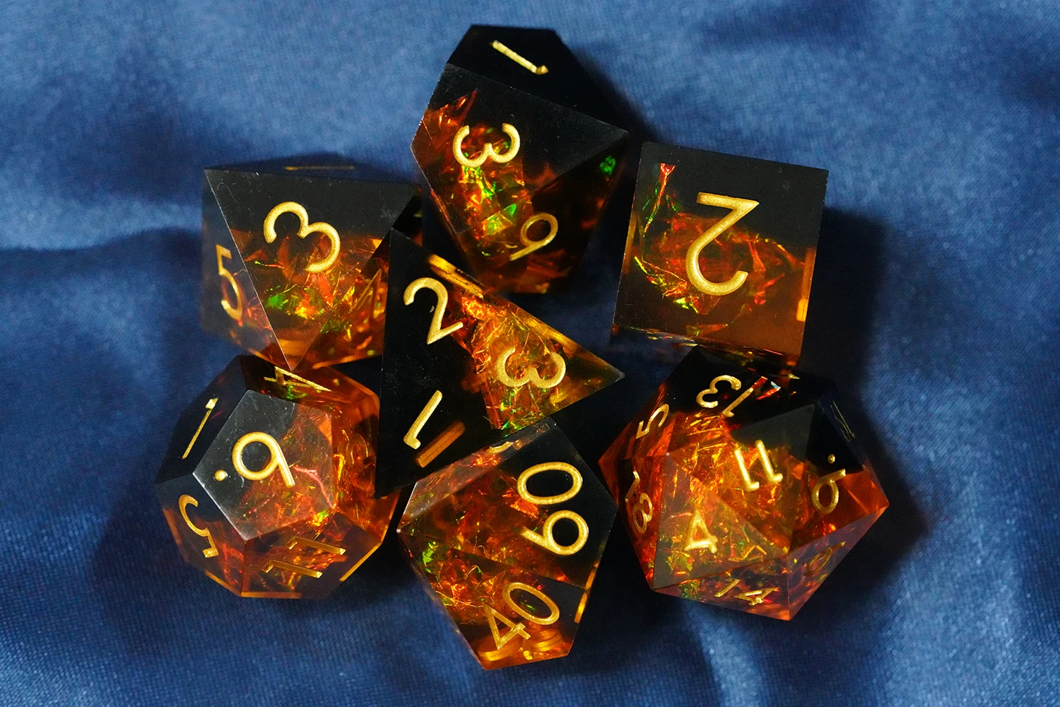 Custom Polyhedral Logo Rpg Dungeons and Dragons Sharp Edge Mini Candy Paper 16mm Dice Set manufacture