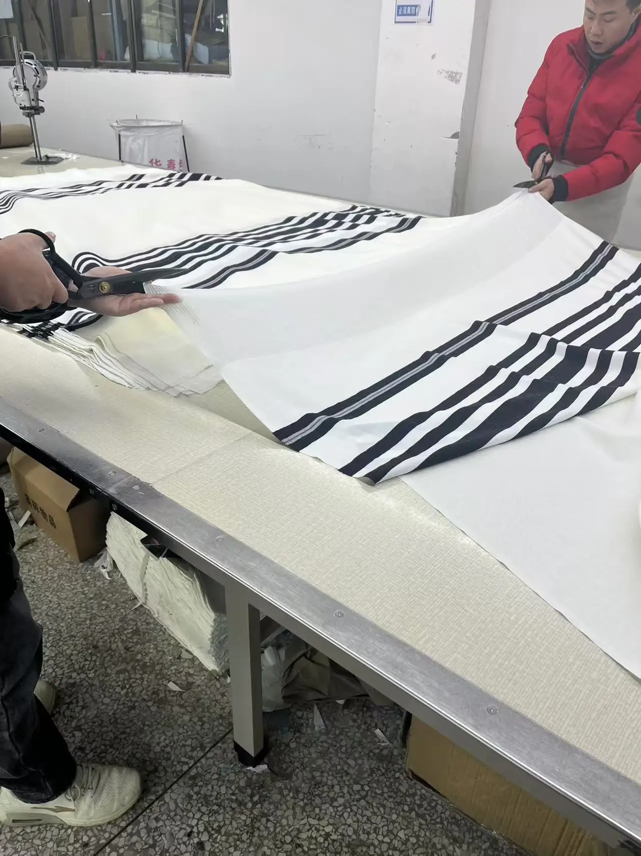 Jewish Non-Slip Wool Prayer Shawl Kosher Certified Anti-Slip Wool Tallit in White Textured Scarf