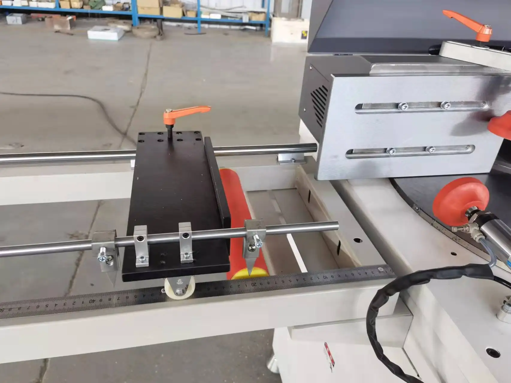 Single Head Arbitrary Angle Cutting Saw Aluminum Window Fabrication Machine