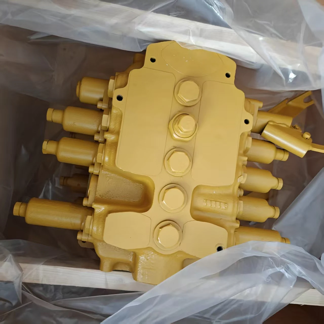 723-46-11620 7234611620 PC200-3 PC200-8 PC200-6 Excavator Hydraulic Control Valve PC200-3 for Komatsu Distribution Valve