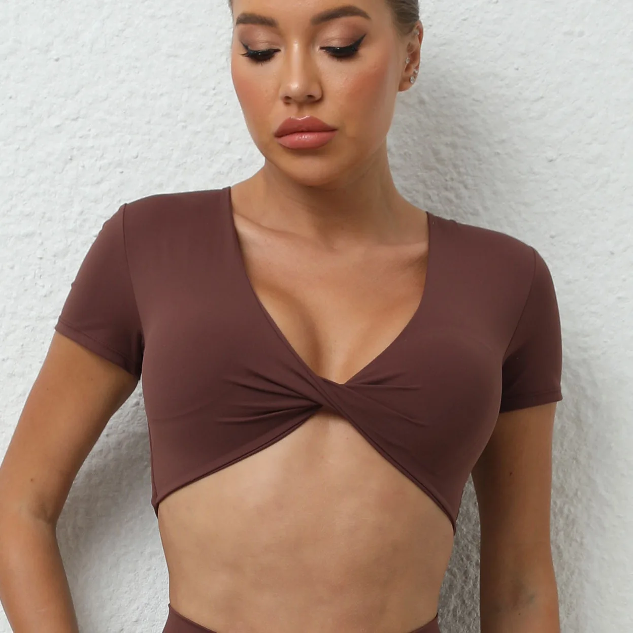 sexy V-neck kink Crop Top sports tops fitness yoga quick-drying nude yoga clothes sports short-sleeved Women Wear Top T-shirt factory