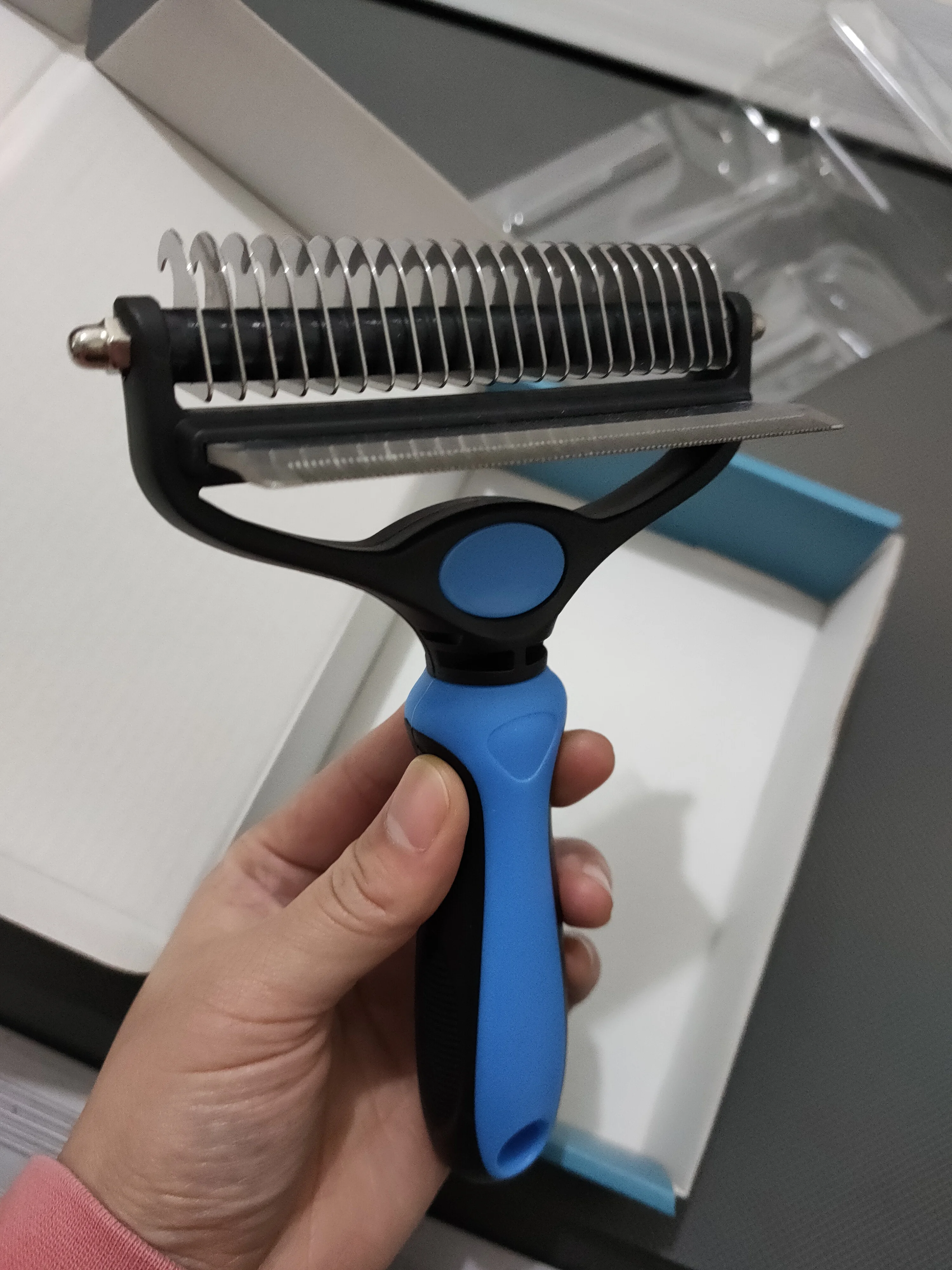Comfortable 2 in 1 Deshedding Tool Pet Grooming Brush for Dogs and Cats