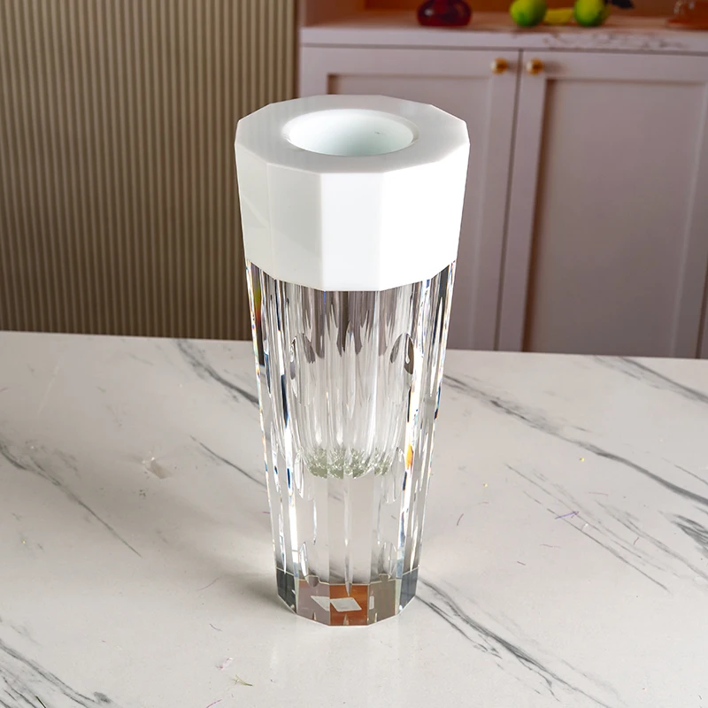 New Product with White Edge Circular Dot Carving Pattern Simple and Elegant Desktop Home Decoration Glass Crystal Vase