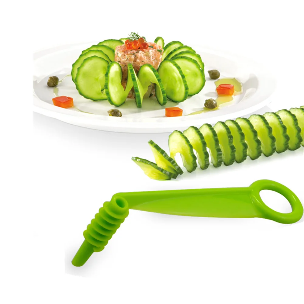 Нарезка овощей ручную. Овощерезка Spiral Slicer. Спиральный картофельный слайсер. Нож завиток Tupperware. Нож спиральный Tupperware.