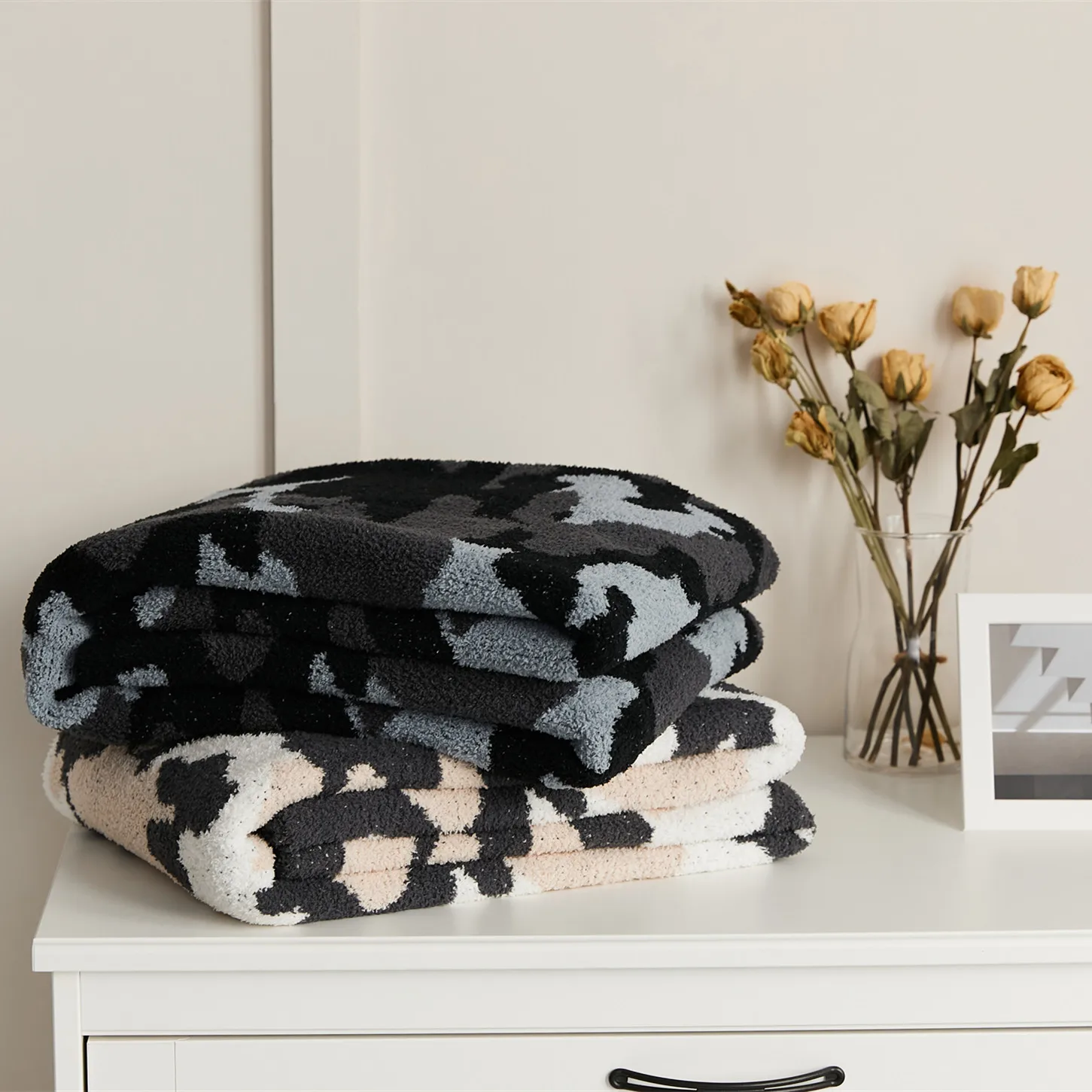 ALN Soft Custom 100% Polyester Leopard Jacquard Knitted Throw Blanket Wholesale Low MOQ details