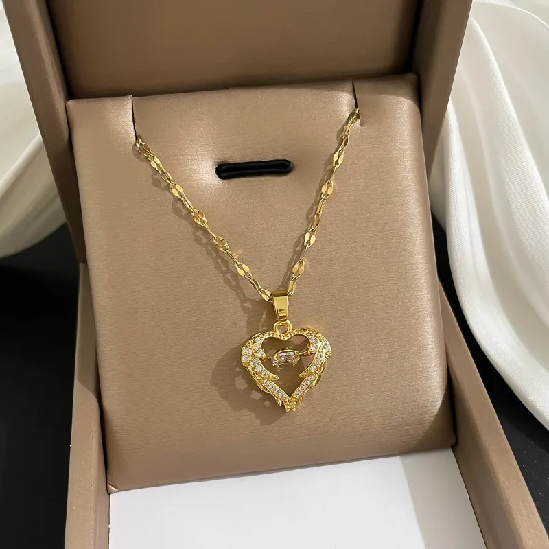 Luxury Diamond Necklace With Engraved Enamel And Thick Chain Links Top  Design 316L Titanium Steel Bracelet From Ball2006, $38.54