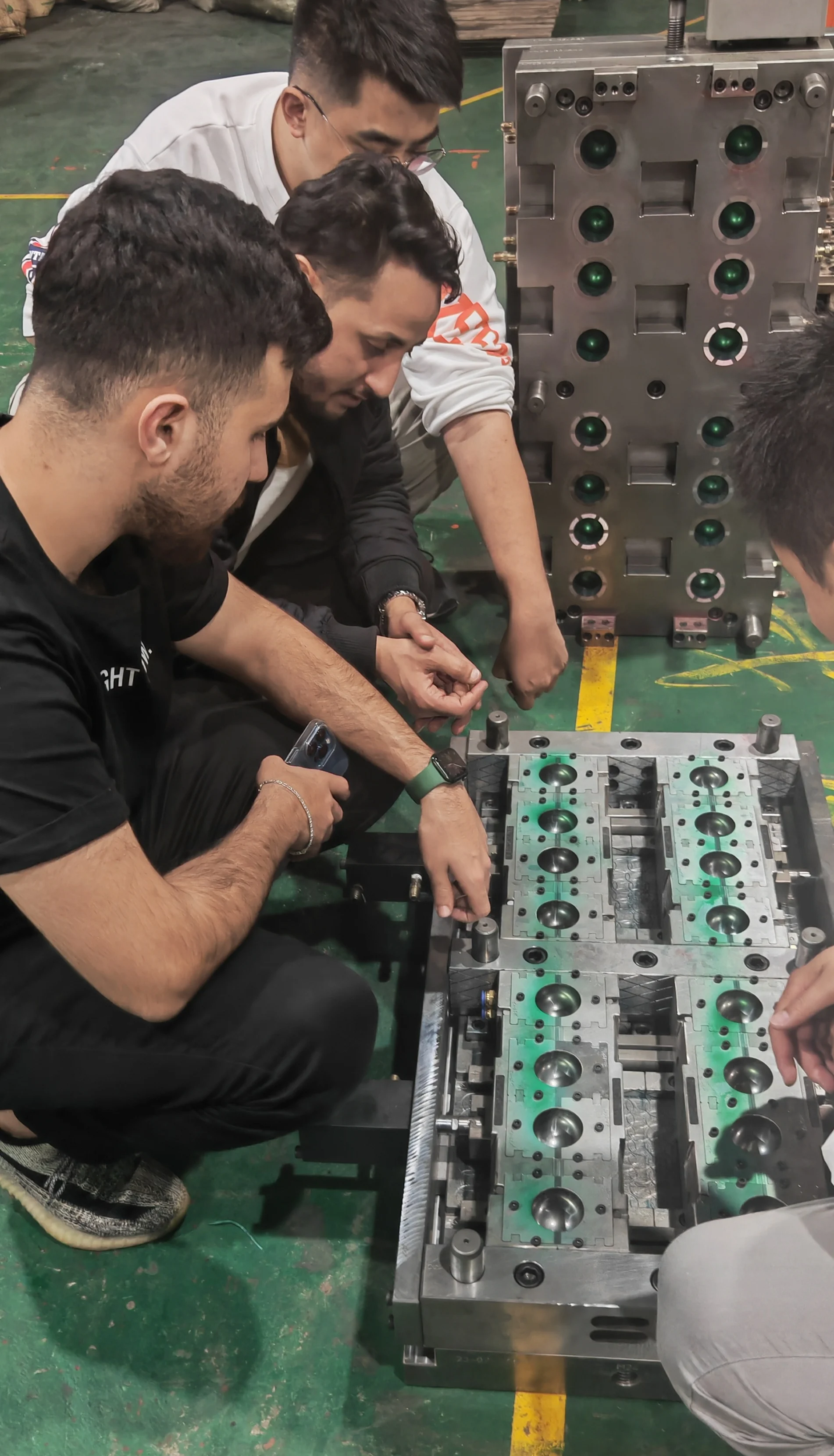 Zhenhua Fully Automatic Injection And Blowing Machine For Led Pc A60 ...