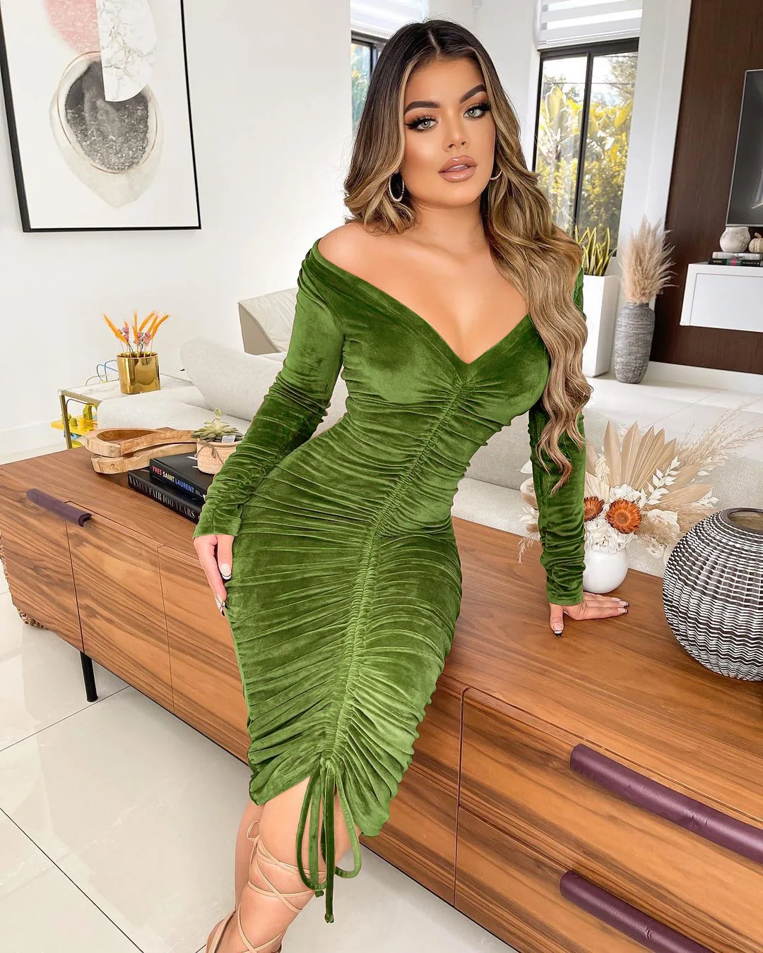 Latest Design Solid Velvet Bodycon Dress Party Wear Dresses for Women Elegent Fashion Style Off Shoulder Pleated Dresses 2022