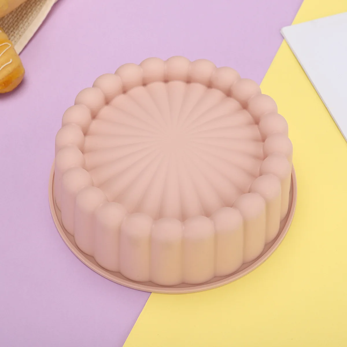 High-Temperature Resistance Home Lace Design Circular Silicone Cake Mold Easy Demold Baking Tool factory