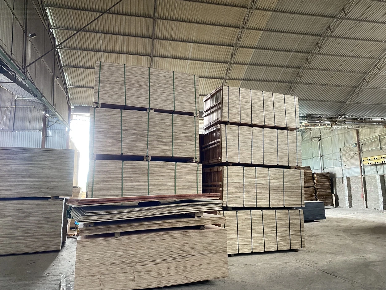 Customized Cheap Container Floor Wooden Plywood 1160x2400x28mm Smooth