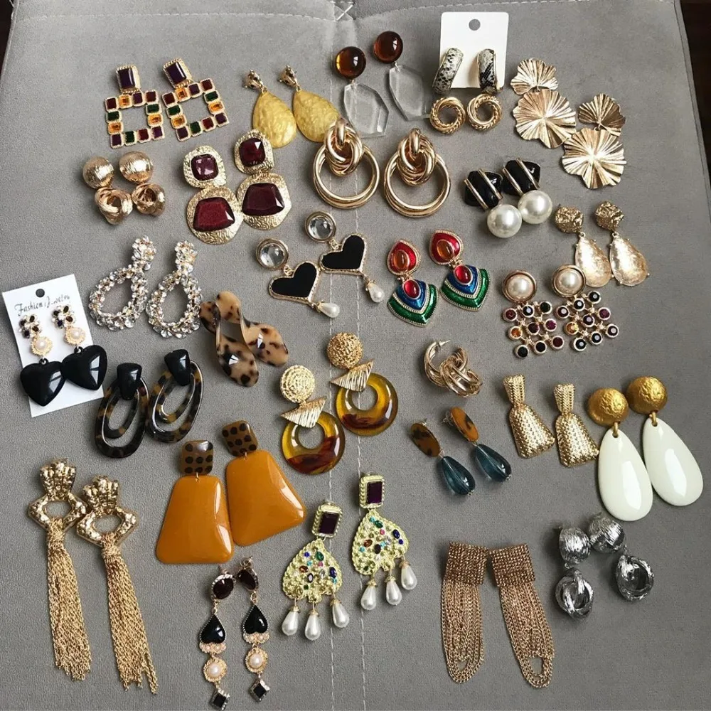 Pendant earrings - Metal, resin & strass, gold, black & crystal — Fashion