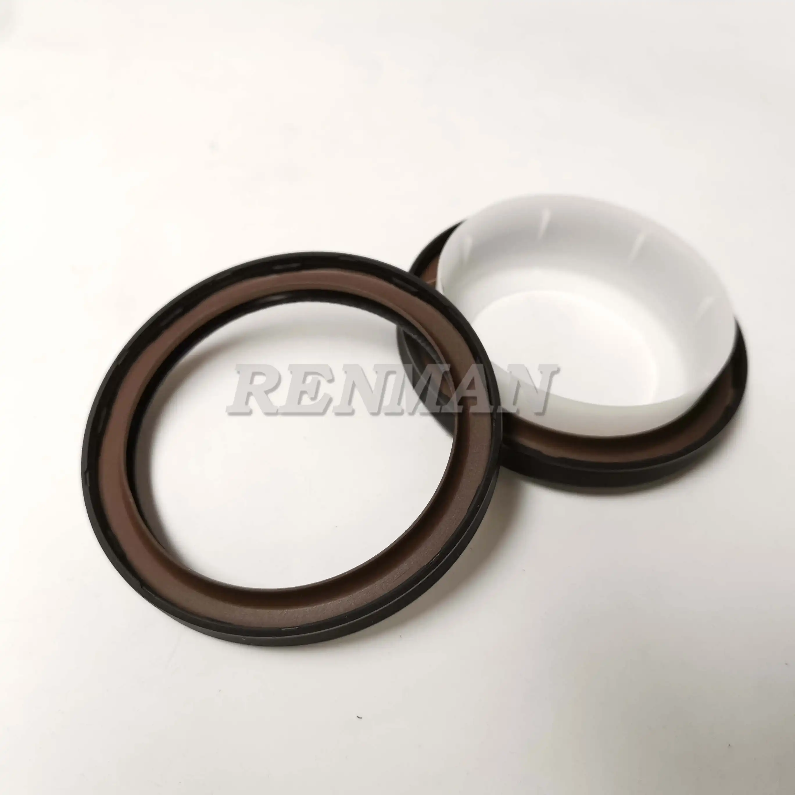 L375 6CT 6L ISLE Cummins Engine Parts Spare Parts Crankshaft Rear Oil Seal 3968562