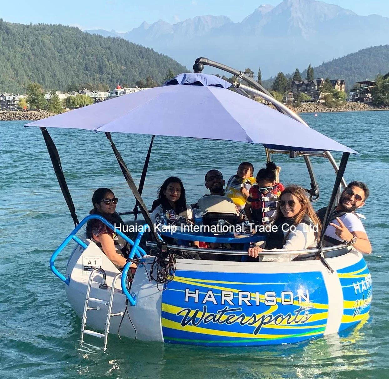 Small Plastic Electric Pontoon Boat Kids and Adult Electric Bumper Boat Electric Motor Bbq Donut Boat