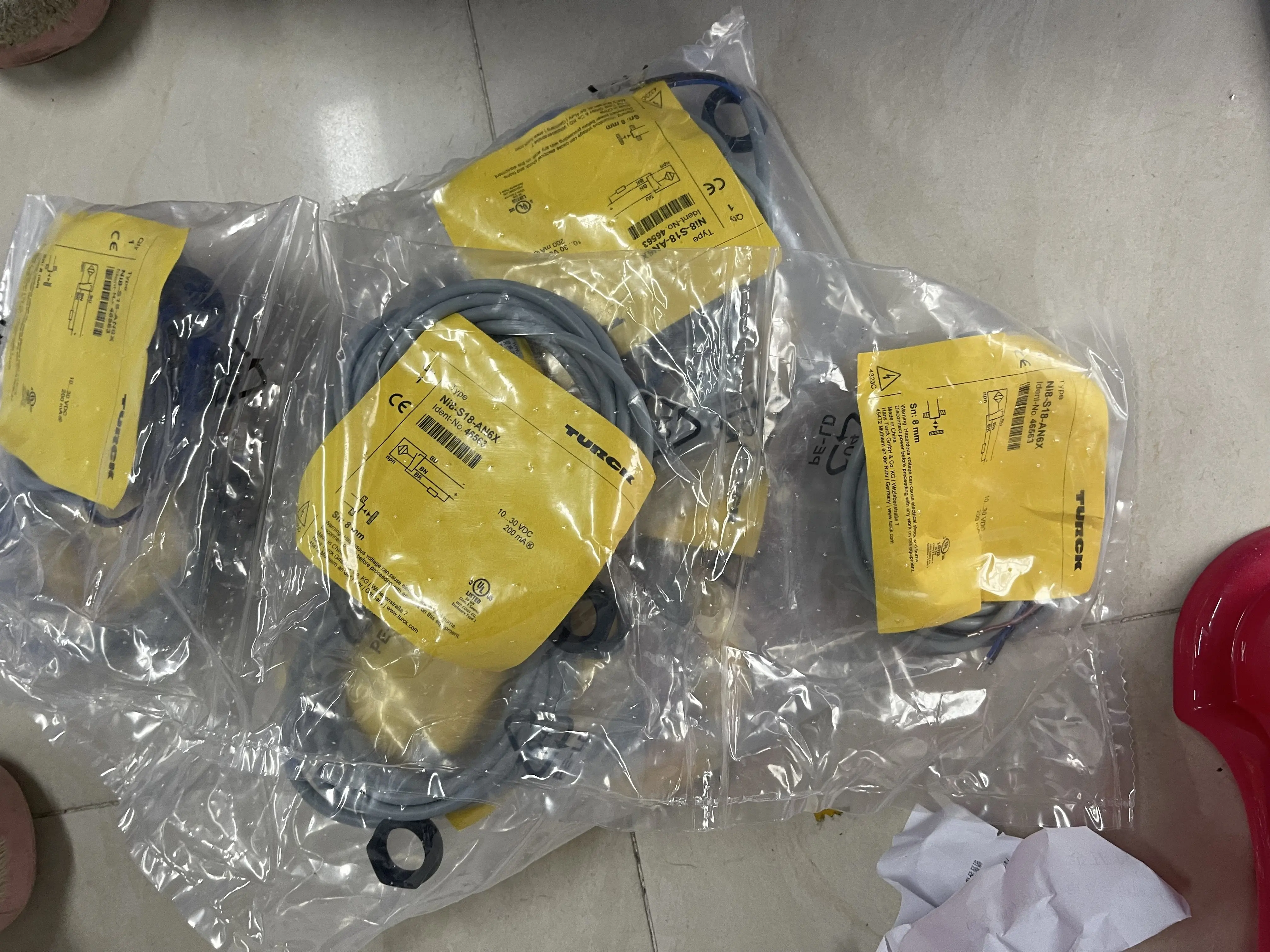 Turck Inductive Proximity Sensor NI8-S18-AN6X Turck Inductive Proximity Sensor NI8-S18-AN6X