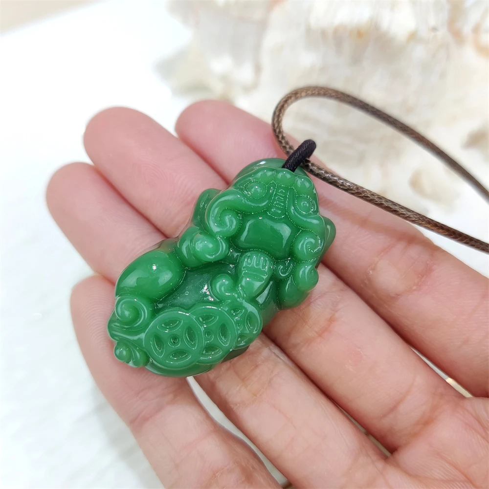 White Green Quartz Pixiu Pendant Necklace Classic Chinese Amulet