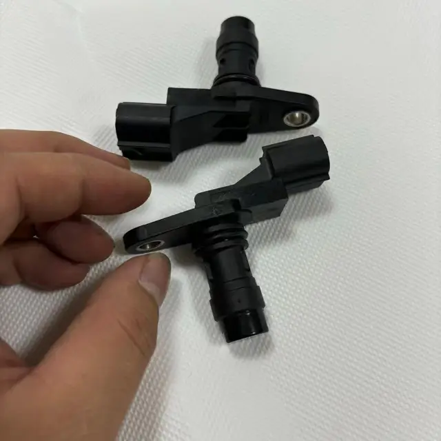 OEM Camshaft Sensor 8973121081 for Isuzu Engine 4JJ1 4HK1 6HK1 6WG1 Construction Machinery Parts Crankshaft 8-97312108-1