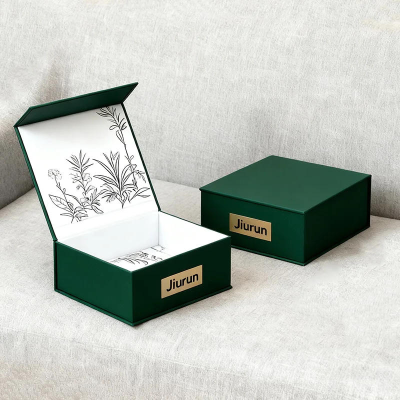 Luxury Custom Recyclable Embossed T-shirt Gift Box Rigid Paperboard Magnetic Closure Lid Folding Box for Baseball Cap manufacture