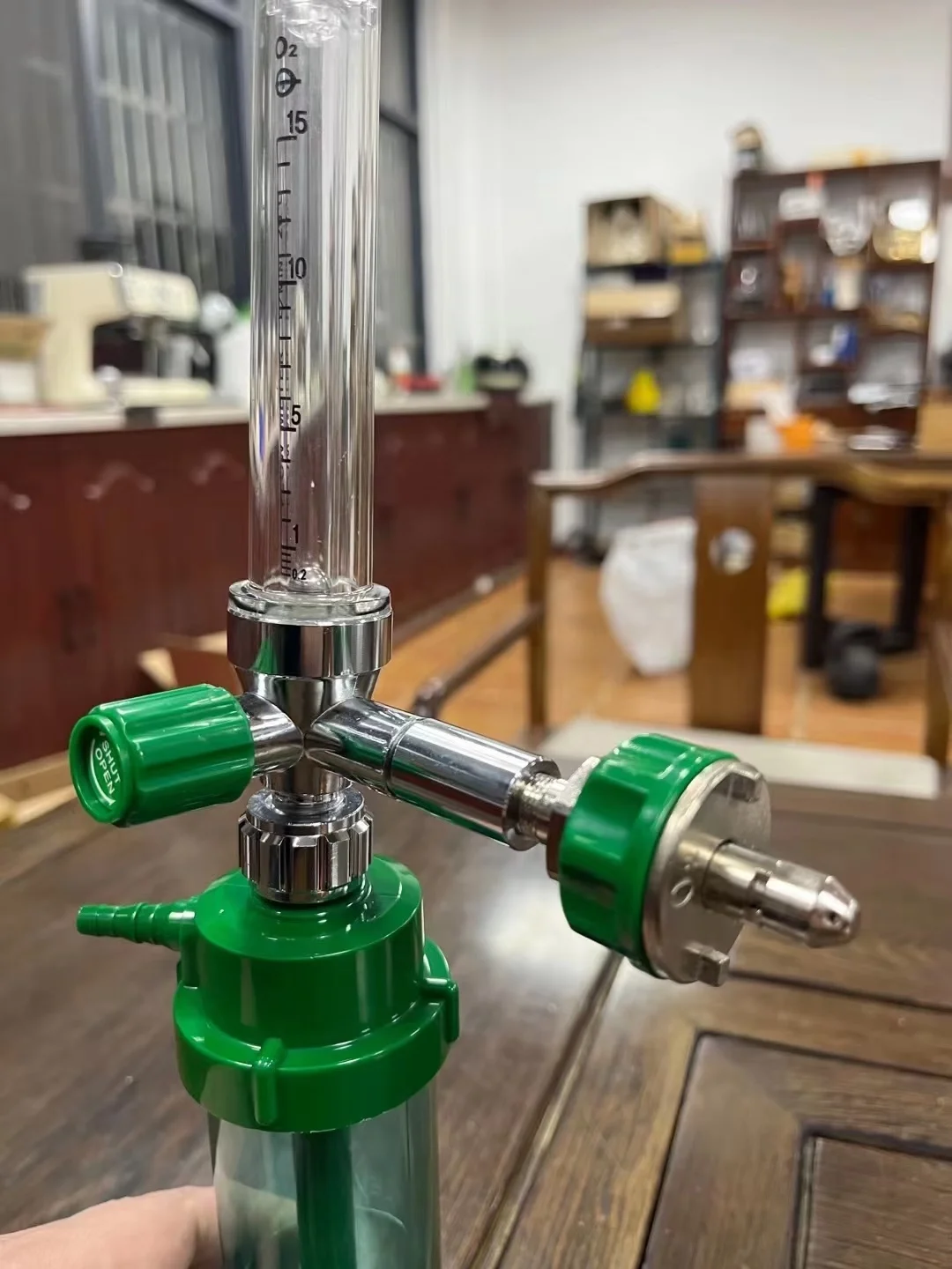 Carro Armato Di Ossigeno Medico Nella Sala Di Controllo Dell'ospedale - Foto 4