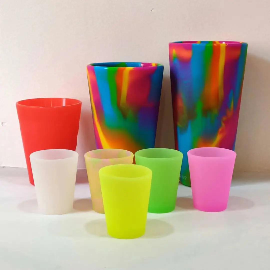 480ml Iridescent Silicone Cup Portable and Durable Modern Design for Wine Beer and Tea Perfect Saucer details