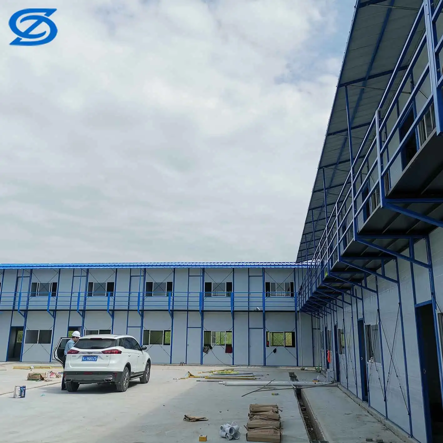 Изготовленный на заказ сарай дизайн компании легкий металлический склад сборные стальные конструкции строительный дом