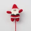 Ramas de flores con muñeco de Papá Noel tridimensional.